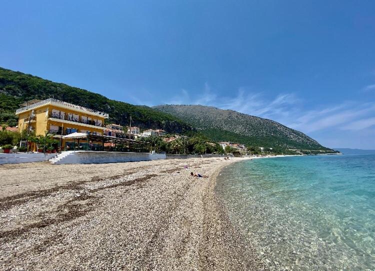 Riviera Hotel Poros  ภายนอก รูปภาพ