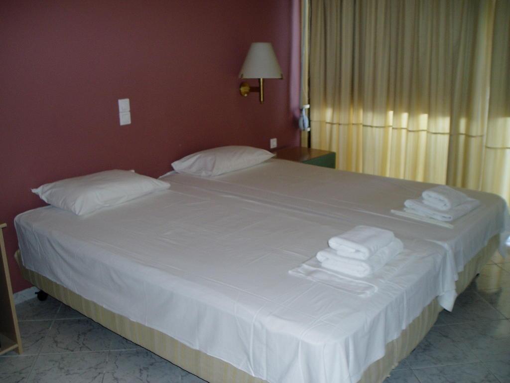 Riviera Hotel Poros  ภายนอก รูปภาพ
